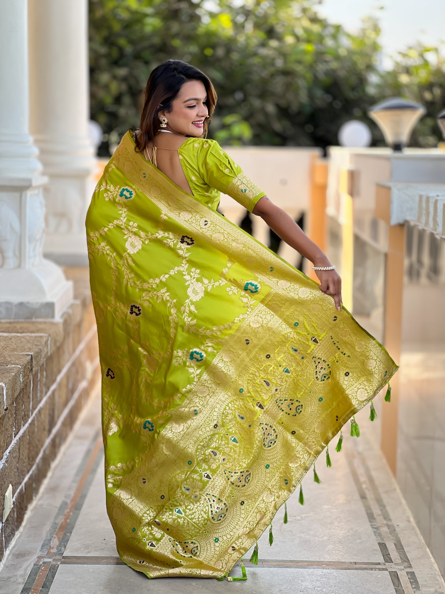 Perrot Green Banarasi Silk Saree with Intricate Zari Work