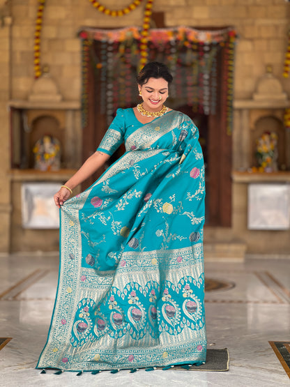 Rama Banarasi Silk Saree with Intricate Zari Work