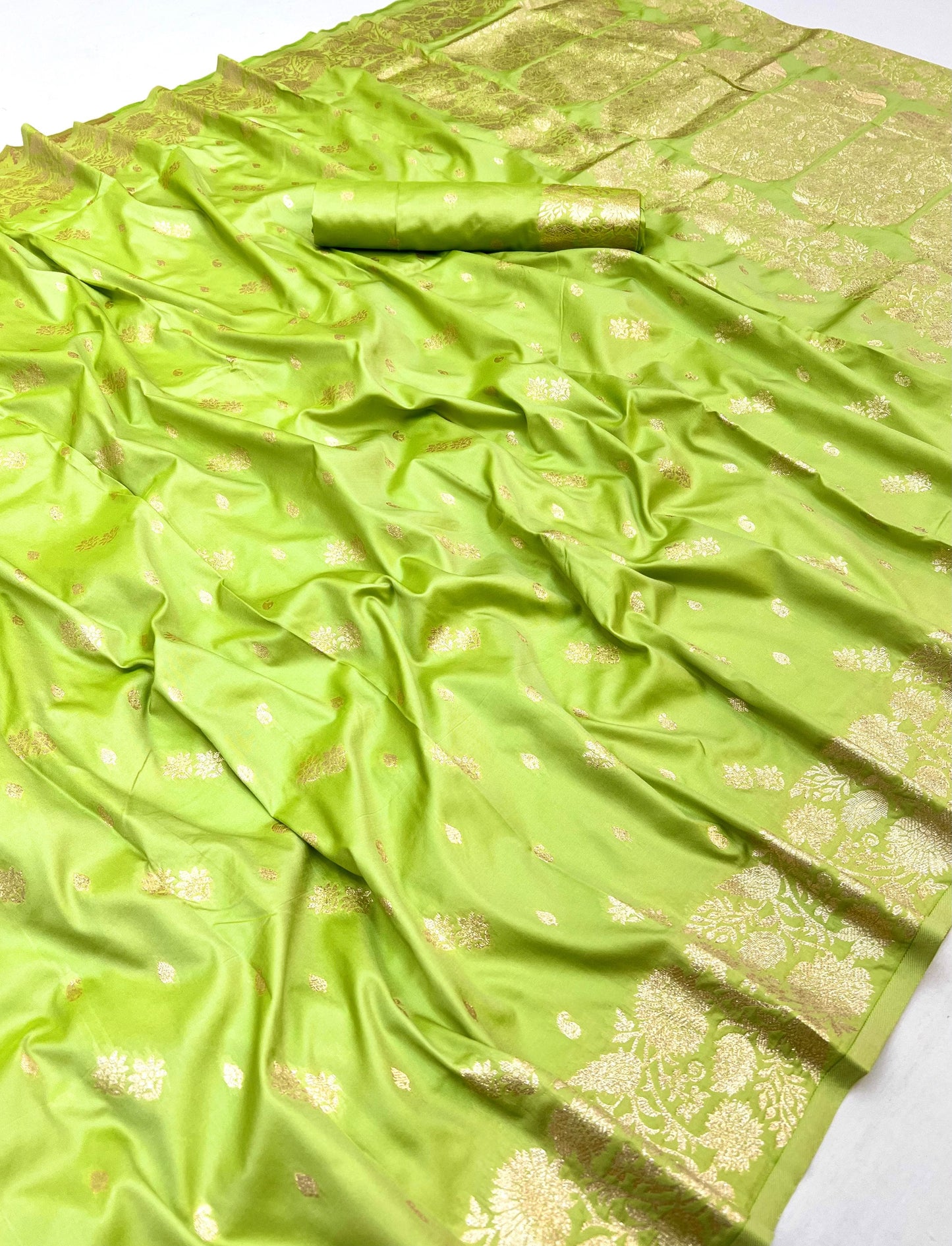 Elegant Parrot Two-Tone Banarasi Silk Saree