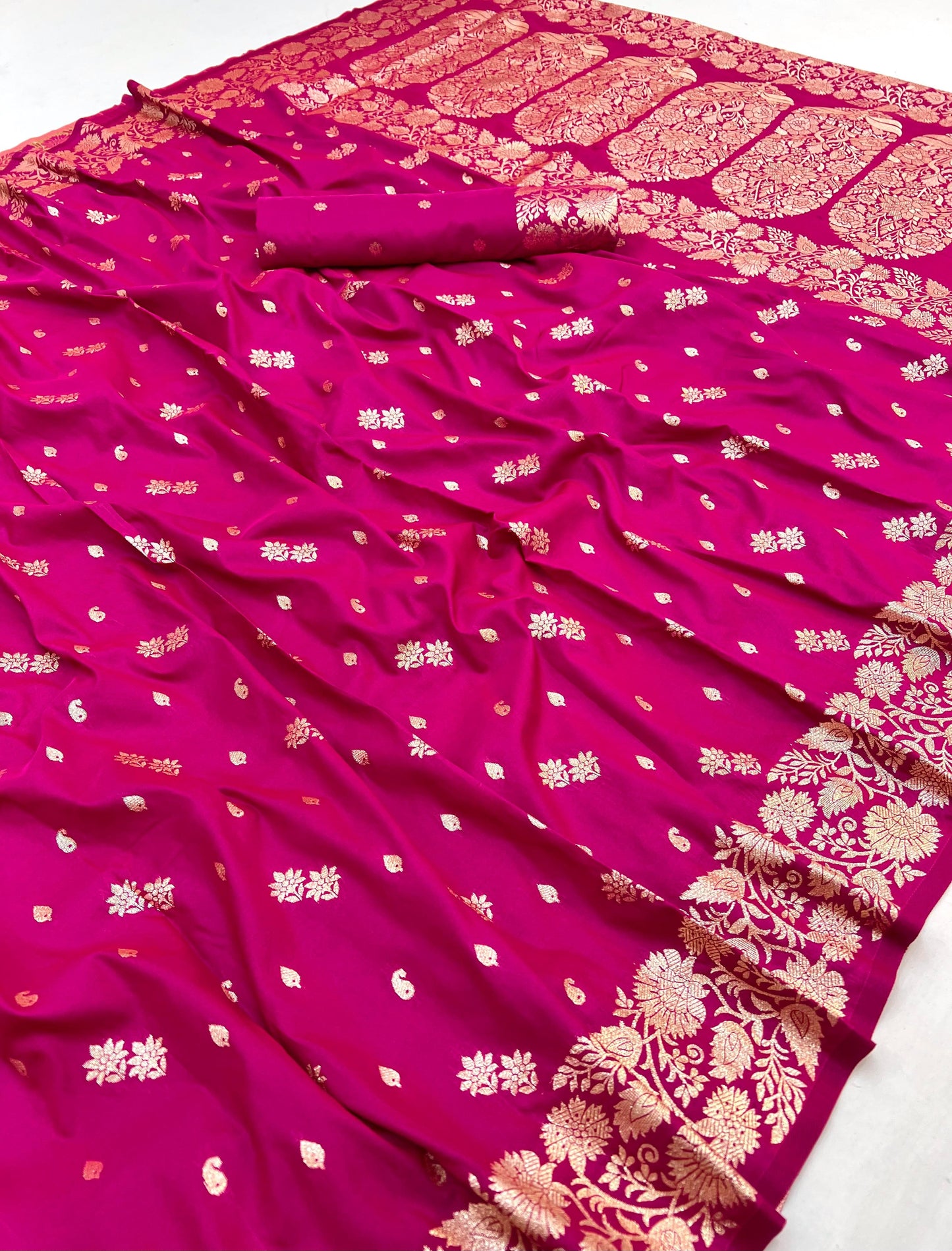 Rani Elegant Two-Tone Banarasi Silk Saree