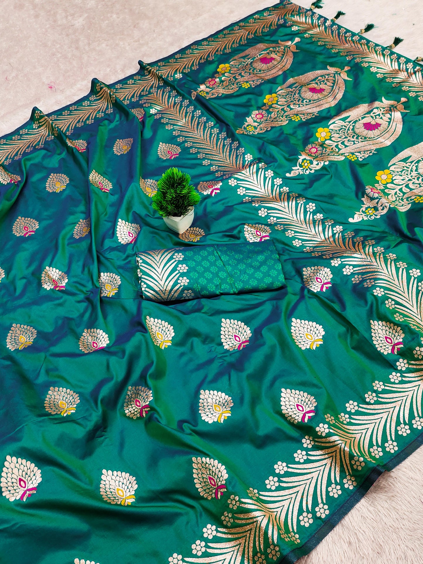Light Green Exclusive Takshshila paithani