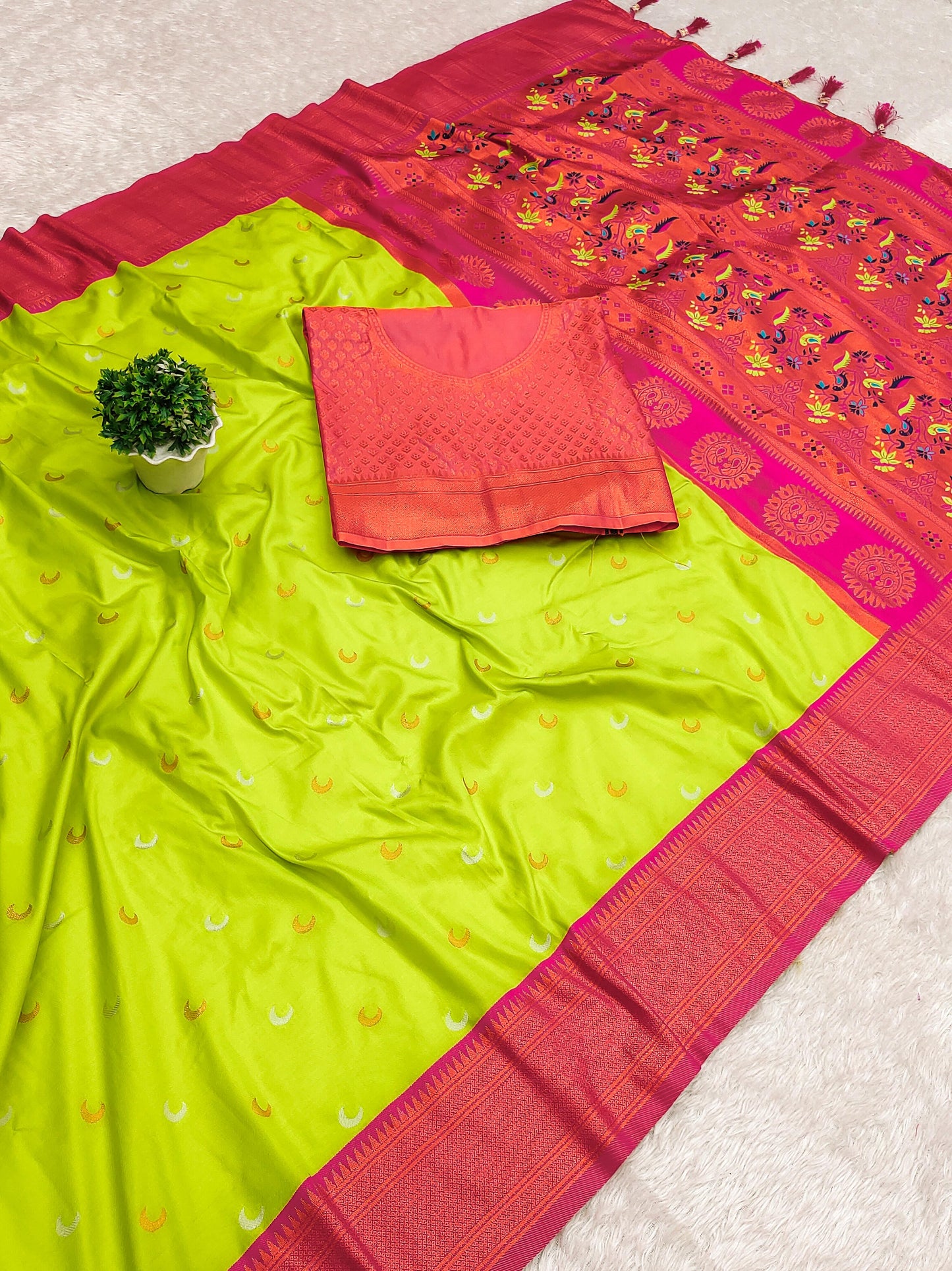 Parrot Pure Silk Chandrakor Paithani Saree